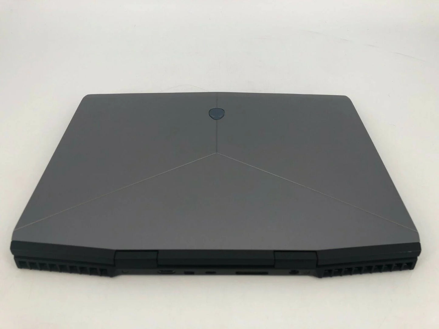 Used Alienware m15 R1 15" FHD 143Hz 2.6GHz i7-9750H 32GB 1TB SSD - RTX 2070 Max-Q 8GB